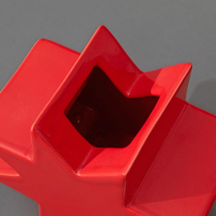 Bild 2 zu Objekt, Vase 'HSING', red, Ettore Sottsass, Anthologie Quartett, Bad Essen, K-18 629