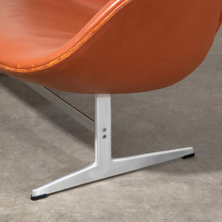 Bild 4 zu Objekt, Zweisitzer-Sofa Modell Swan, Arne Jacobsen, Fritz Hansen, Aller&oslash;d, K-18 532