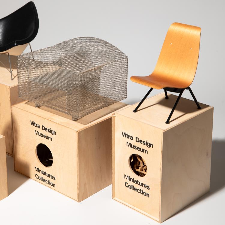 Bild 3 zu Objekt, Miniaturm&ouml;bel aus Miniatures Collection, Achille Castiglioni,Frank O. Gehry,Shiro Kuramata,George Nelson,Jean Prouv&eacute;, Vitra Design Museum, Weil am Rhein, K-18 505