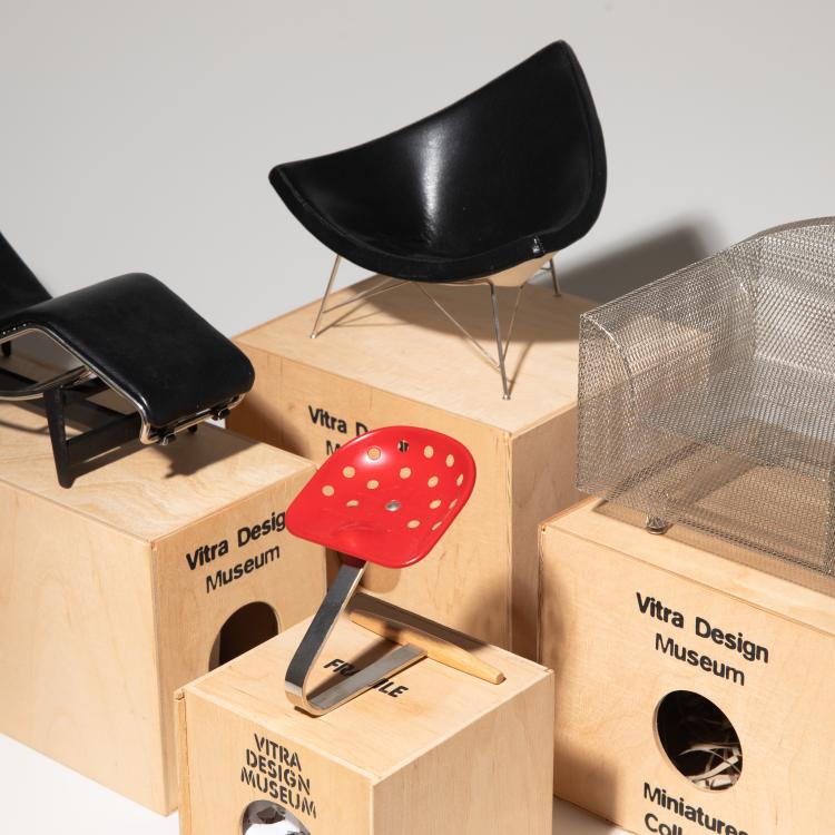 Bild 5 zu Objekt, Miniaturm&ouml;bel aus Miniatures Collection, Achille Castiglioni,Frank O. Gehry,Shiro Kuramata,George Nelson,Jean Prouv&eacute;, Vitra Design Museum, Weil am Rhein, K-18 505