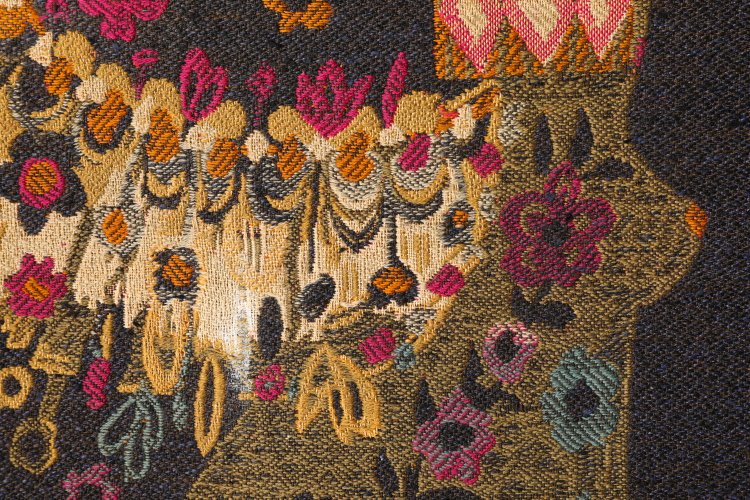 Bild 2 zu Objekt, Siegfried Doege, tapestry, sphinx with flowers, 100 x 65,5 cm, K-13 203