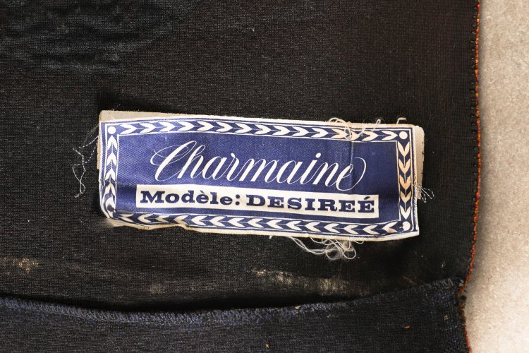 Bild 5 zu Objekt, Siegfried Doege, tapestry, sphinx with flowers, 100 x 65,5 cm, K-13 203