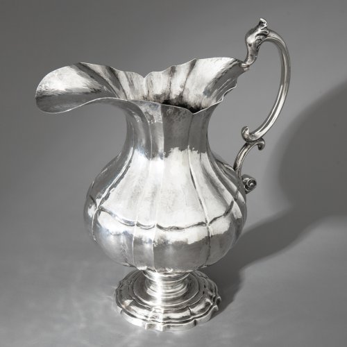 Water Jug. Italy 20th century. Silver