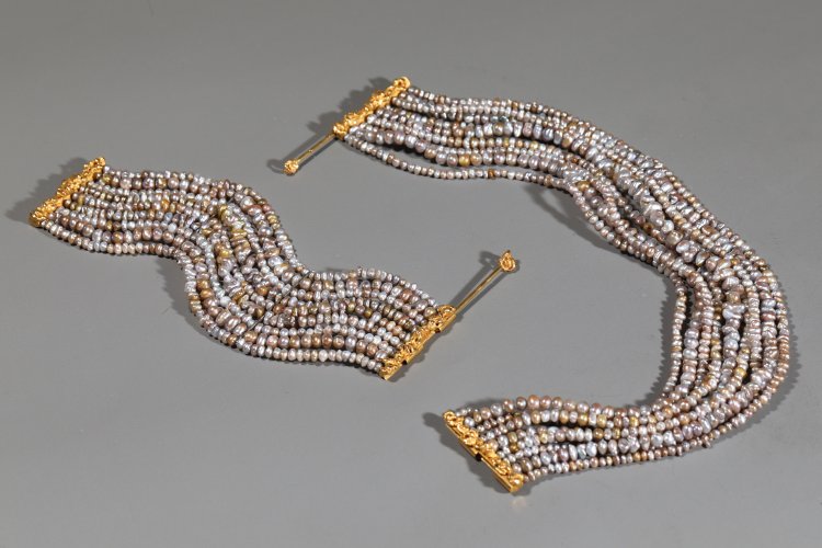 Bild 3 zu Objekt, Ebbe Weiss-Weingart, two-piece jewelry set, K-13 46