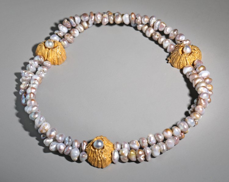 Bild 2 zu Objekt, Ebbe Weiss-Weingart, Necklace with three volcanoes, K-13 47