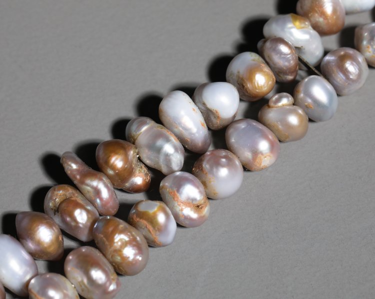 Bild 5 zu Objekt, Ebbe Weiss-Weingart, Necklace with three volcanoes, K-13 47