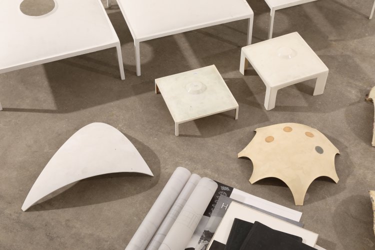 Bild 3 zu Objekt, Heinz Isler, 8 models of Isler bowls, 2 booklets, 2 plans, book, etc., K-13 391