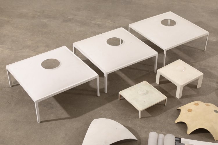 Bild 4 zu Objekt, Heinz Isler, 8 models of Isler bowls, 2 booklets, 2 plans, book, etc., K-13 391