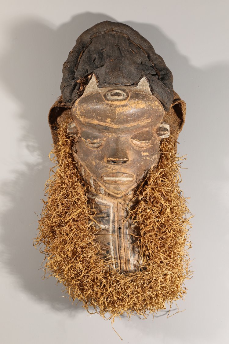 Hauptbild zu Objekt, Mbuya mask, Pende, Congo, K-13 12