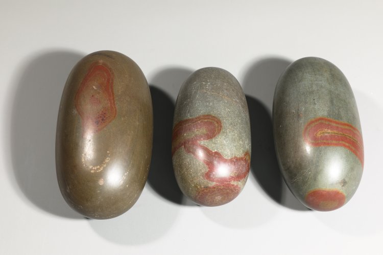 Bild 2 zu Objekt, 3 Shiva Lingam Stones, K-13 8