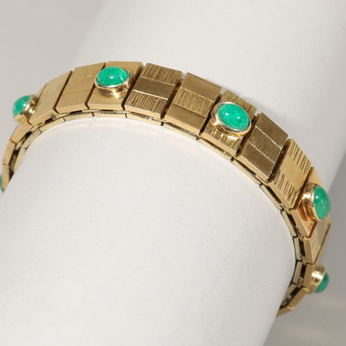 Gold bracelet with emerald cabochons