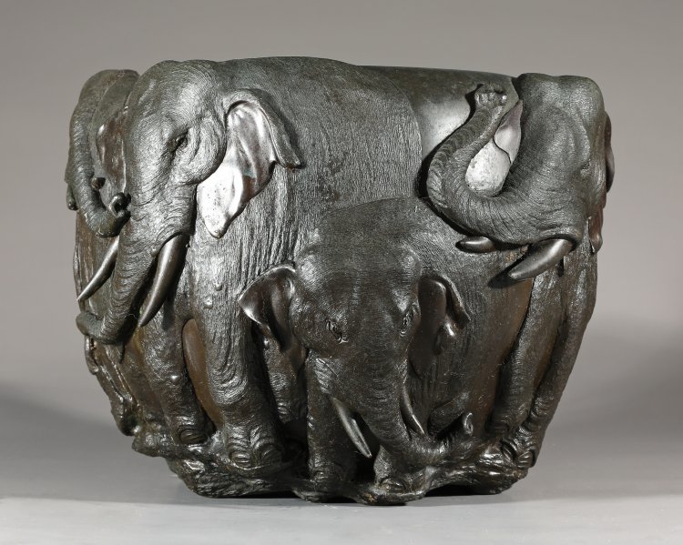 Bild 2 zu Objekt, Genry&ucirc;sai Seiya. Bronze cachepot with elephants. Meiji period, late 19th century, K-13 9