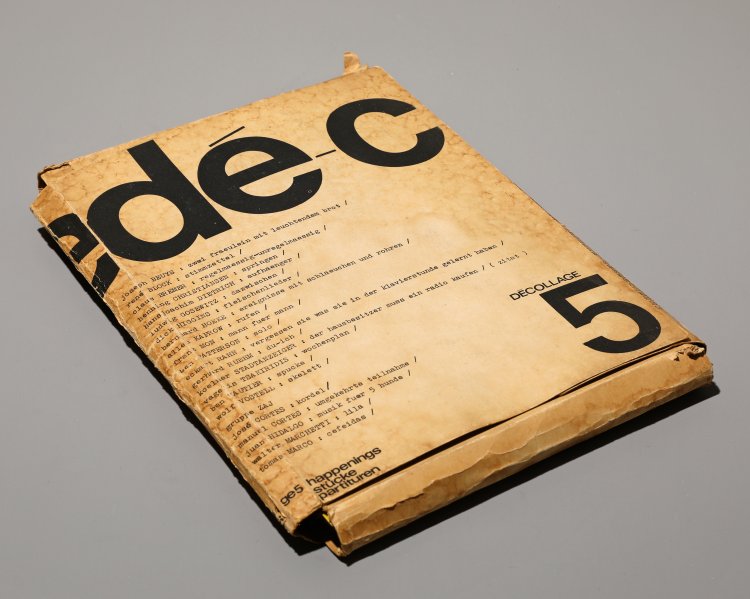 Bild 1 zu Objekt, Joseph Beuys*, Mappe d&eacute;-coll/age 5, Zwei Fr&auml;ulein mit Leuchtendem Brot. 1966, K-13 236