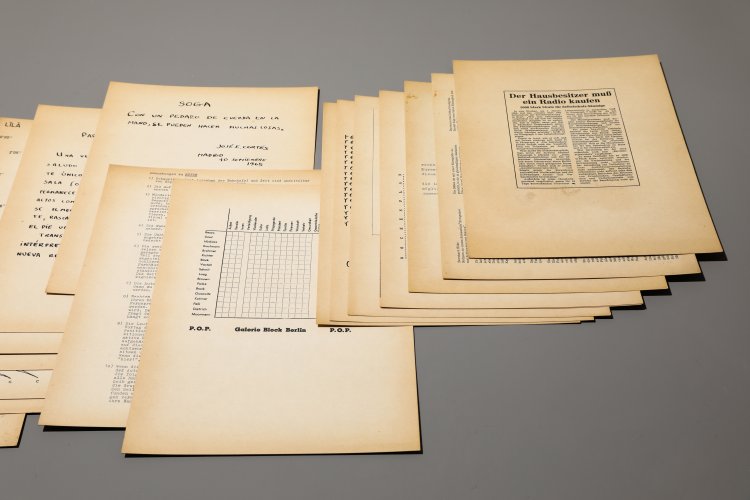 Bild 10 zu Objekt, Joseph Beuys*, Mappe d&eacute;-coll/age 5, Zwei Fr&auml;ulein mit Leuchtendem Brot. 1966, K-13 236