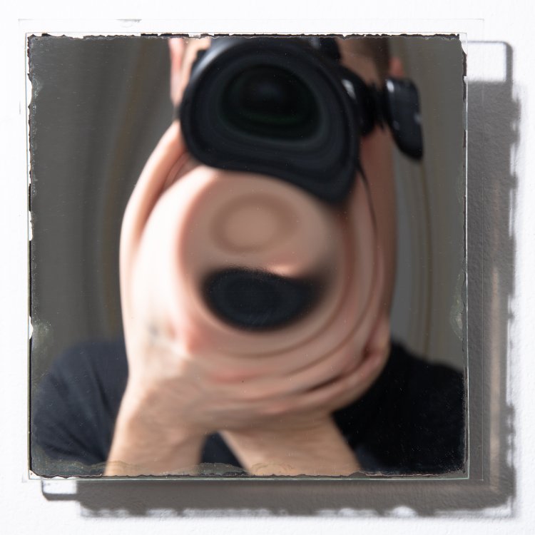 Bild 3 zu Objekt, Victor Bonato*, small, square - concave mirror object, K-13 262