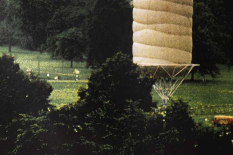 Bild 3 zu Objekt, Christo*, 5600 Cubic Meter Package. Kassel, K-13 322