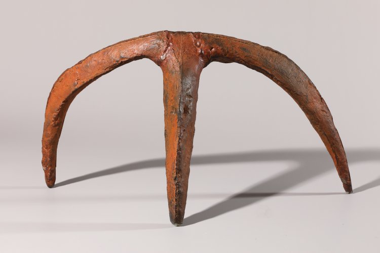 Bild 1 zu Objekt, Lothar Fischer*, geh&ouml;rnter Tiersch&auml;del II, 1990, Iron Sculpture, red patina, Ex. 1/6, K-13 209