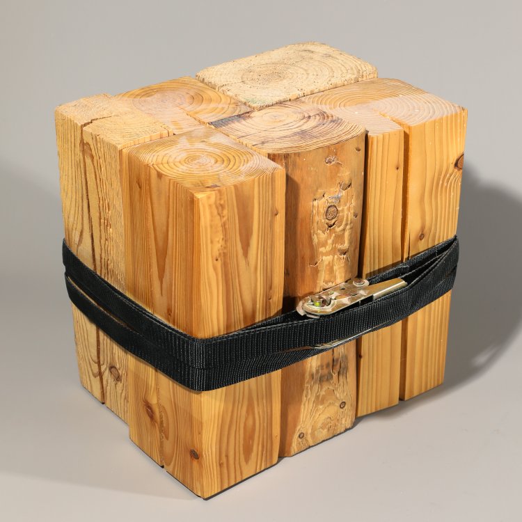 Bild 4 zu Objekt, GelbRosa, I-Beams, 4 Bahnschwellen, Bahnschwelle auf Holzklotz, Holzb&uuml;ndel (K&Uuml;NSTLER CHECKEN), K-13 309