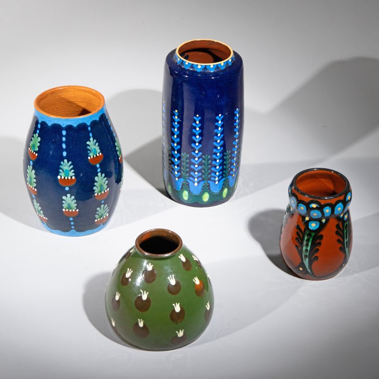 Hauptbild zu Objekt, 4 vases, Majolika-Manufaktur Karlsruhe, Karlsruher Majolika Manufaktur, K-13O 53