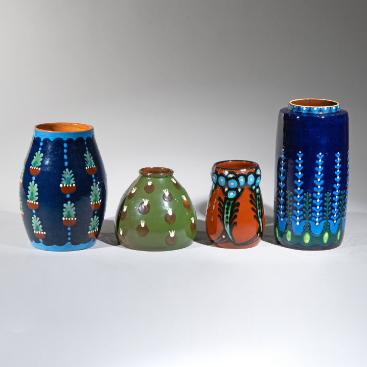 Bild 1 zu Objekt, 4 vases, Majolika-Manufaktur Karlsruhe, Karlsruher Majolika Manufaktur, K-13O 53