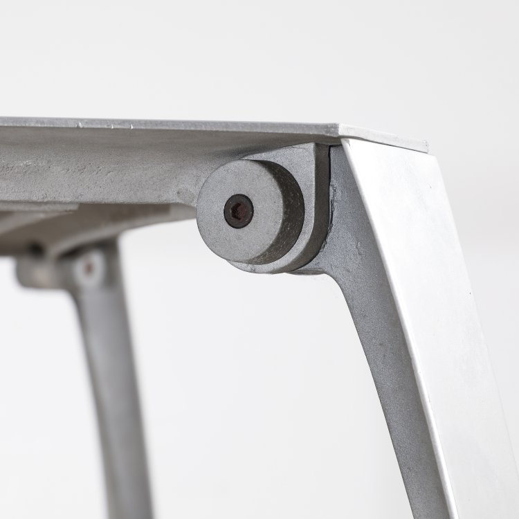 Bild 3 zu Objekt, 3 St&uuml;hle Modell P 80 + klappbarer Tisch, Giovanni Offredi, Saporiti, K-14 539