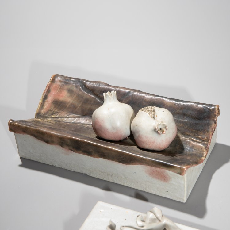 Bild 3 zu Objekt, Three wall appliques grey with leaves and pomegranates, Antje Br&uuml;ggemann-Breckwoldt, K-13O 28