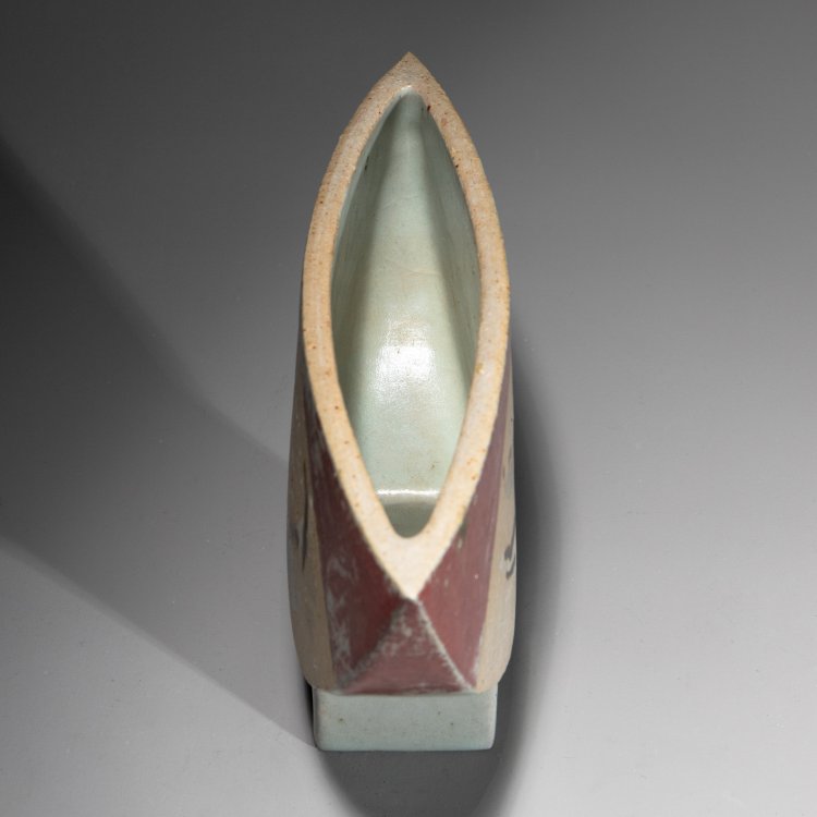 Bild 2 zu Objekt, Vase with face red, grey, Antje Br&uuml;ggemann-Breckwoldt, K-13O 29