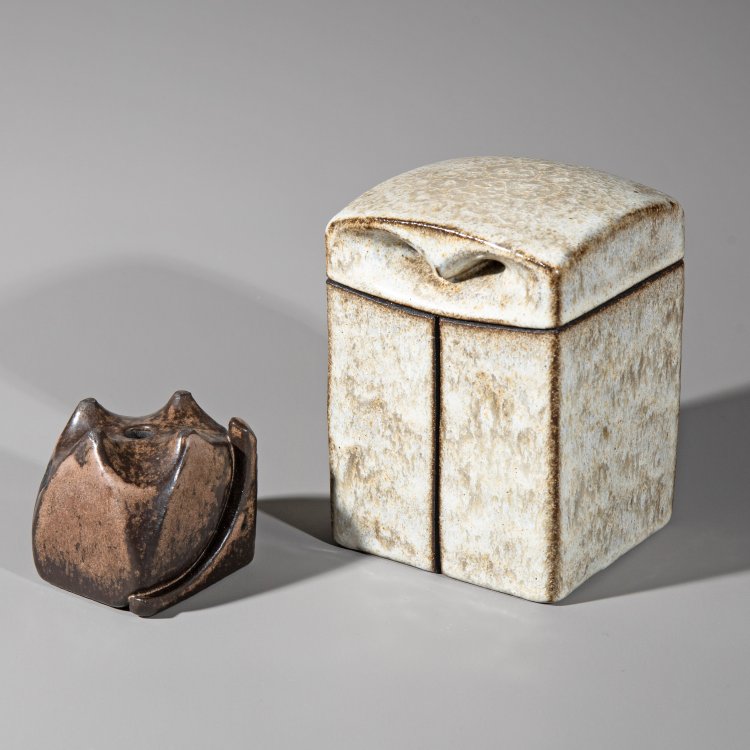 Hauptbild zu Objekt, Two square ceramics brown and white, Rolf Overberg, K-13O 98