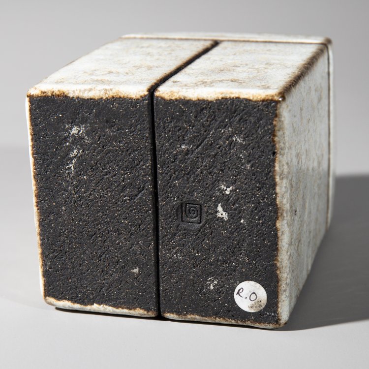 Bild 5 zu Objekt, Two square ceramics brown and white, Rolf Overberg, K-13O 98