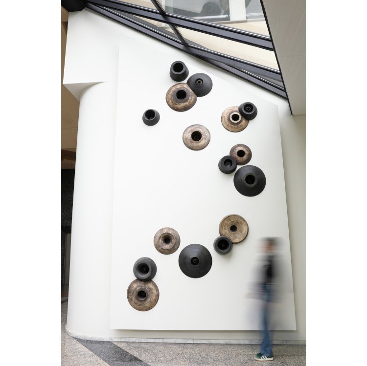 Bild 2 zu Objekt, The Powell Duffryn Mural, 16-teilige Installation, 1961, Hans Coper, K-14 218