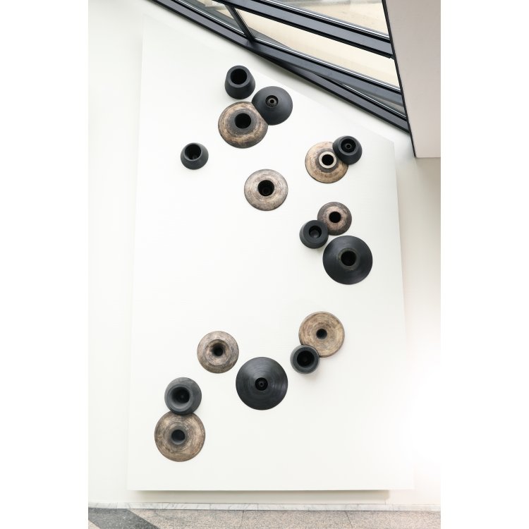 Bild 41 zu Objekt, The Powell Duffryn Mural, 16-teilige Installation, 1961, Hans Coper, K-14 218