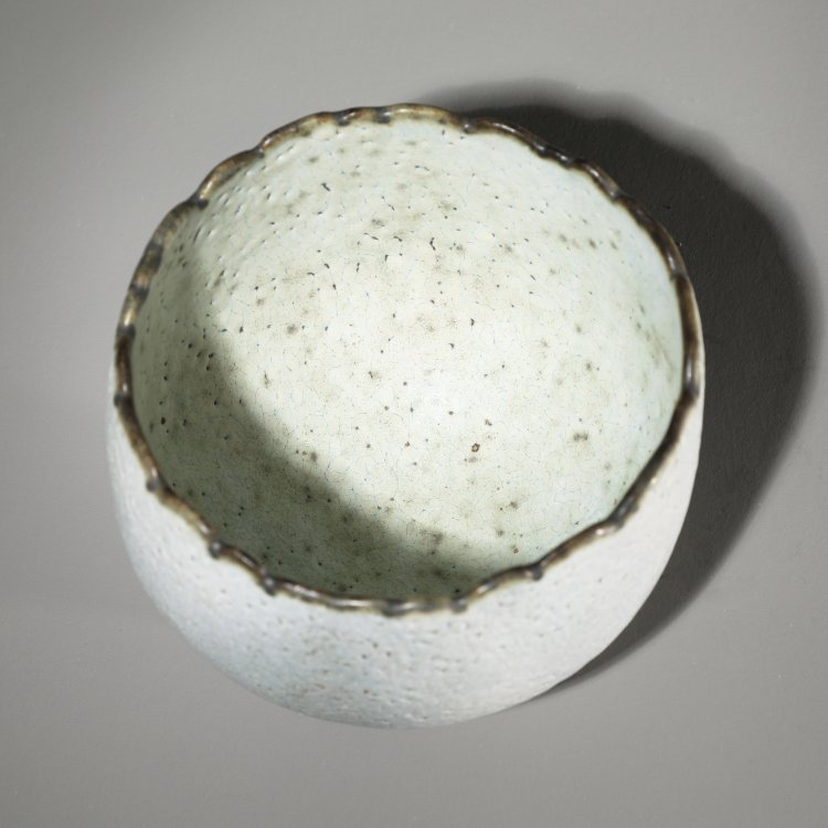 Bild 3 zu Objekt, Bowl with organic rim, Mary Rogers, K-13O 113