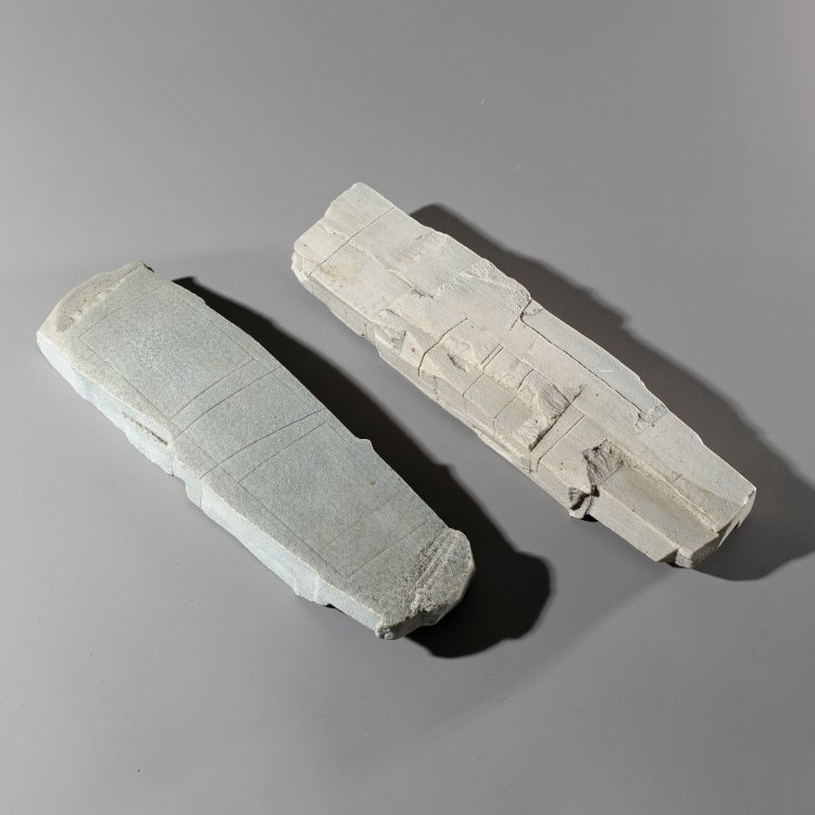 Bild 1 zu Objekt, Two stones white and grey, Kap-Sun Hwang, K-13O 50