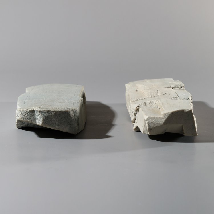 Bild 2 zu Objekt, Two stones white and grey, Kap-Sun Hwang, K-13O 50