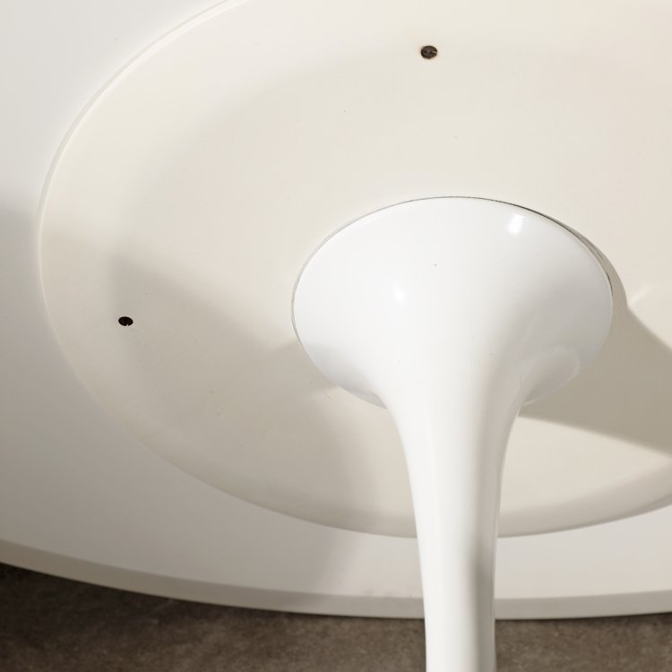 Bild 4 zu Objekt, Sofatisch / Beistelltisch aus der Tulip Serie, Eero Saarinen, Knoll International, K-14 492