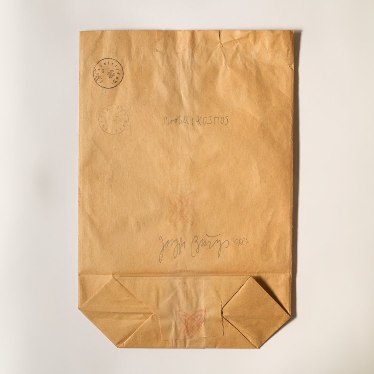 Hauptbild zu Objekt, DDR-T&uuml;te Modell: Kosmos, 1984, Joseph Beuys, K-14 284