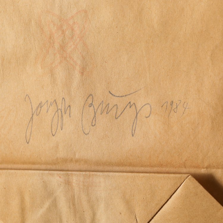 Bild 4 zu Objekt, DDR-T&uuml;te Modell: Kosmos, 1984, Joseph Beuys, K-14 284