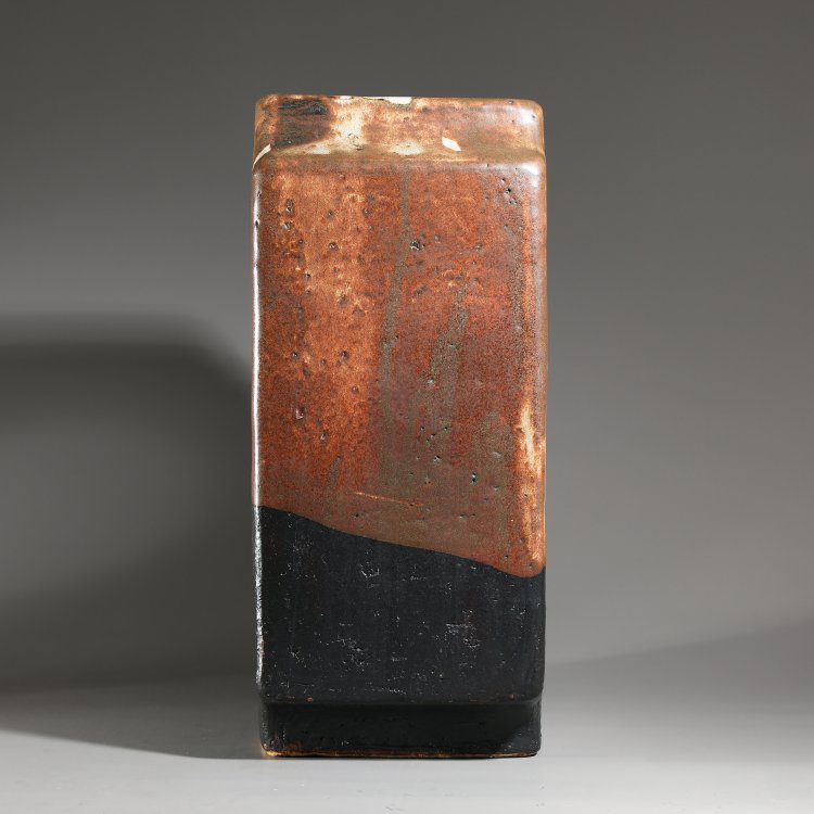 Bild 1 zu Objekt, Large brown vase rectangular, Barbara Stehr, K-13O 126