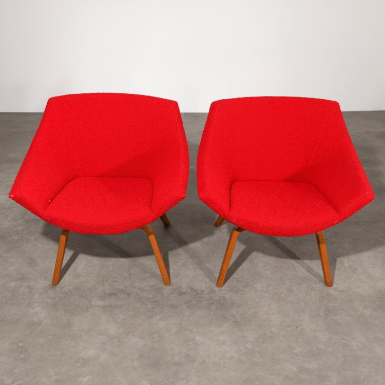 Bild 1 zu Objekt, 2 easy chairs with plywood legs,  Carl Gustav Hiort af Orn&auml;s, Puunveisto Oy, K-14 534