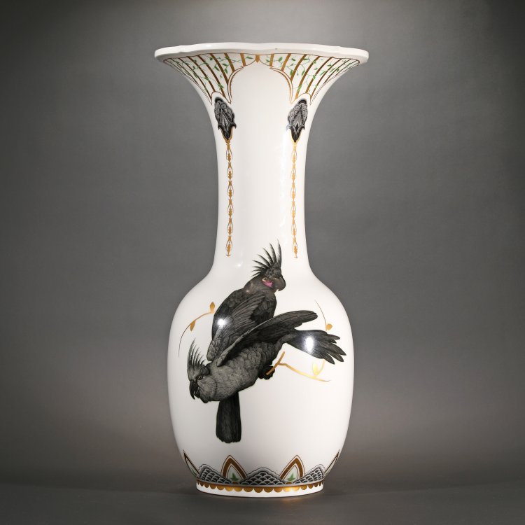 Bild 2 zu Objekt, Gro&szlig;e Vase mit schwarzen Palmkakadus, KPM, Berlin, K-14 117