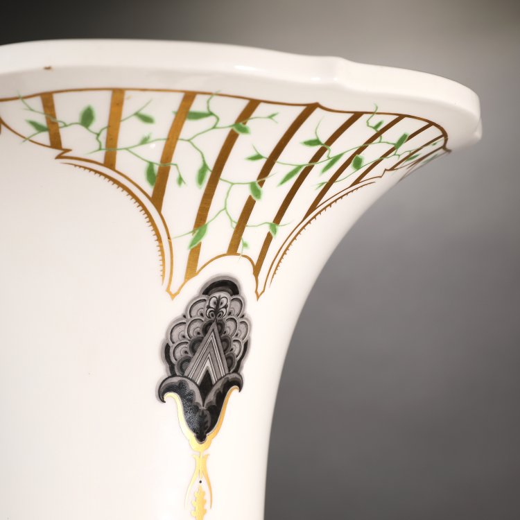 Bild 3 zu Objekt, Gro&szlig;e Vase mit schwarzen Palmkakadus, KPM, Berlin, K-14 117