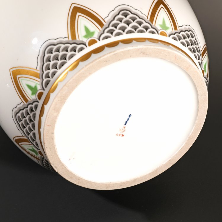 Bild 4 zu Objekt, Gro&szlig;e Vase mit schwarzen Palmkakadus, KPM, Berlin, K-14 117