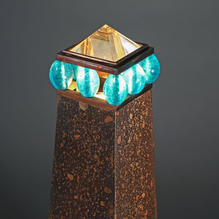 Bild 1 zu Objekt, Tischleuchte Modell Ob&eacute;lisque, Andr&eacute; Dubreuil, A.D. Decorative Arts Ltd., K-14 641