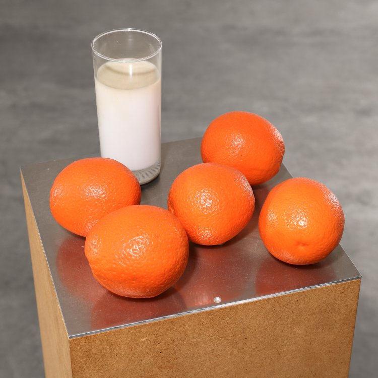 Hauptbild zu Objekt, Stilleben mit Orangen und Milchglas, 2000, Ottmar H&ouml;rl, K-14 335