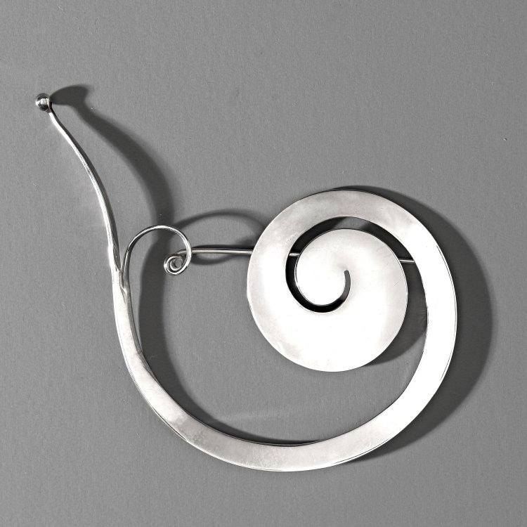 Hauptbild zu Objekt, Brosche, Modell 392, Vivianna Torun B&uuml;low-H&uuml;be, Georg Jensen, K-14 60