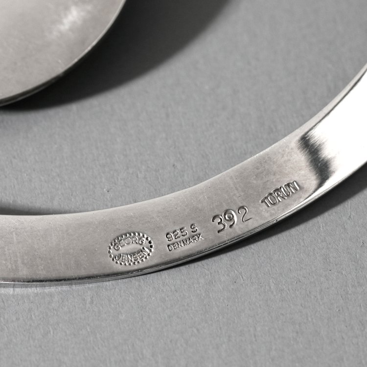 Bild 2 zu Objekt, Brosche, Modell 392, Vivianna Torun B&uuml;low-H&uuml;be, Georg Jensen, K-14 60