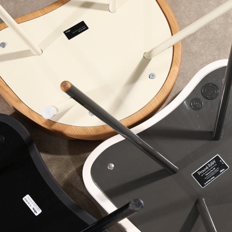 Bild 5 zu Objekt, 3 Hocker Modell Tabouret No. 307 u. a. G-Star Raw Edition, Jean Prouv&eacute;, Vitra, K-14 451