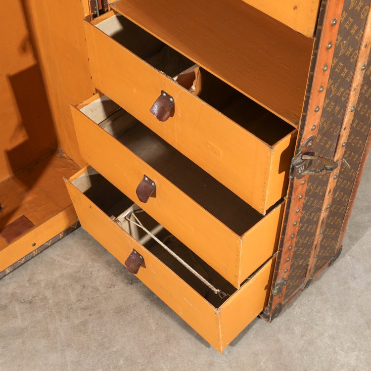 Bild 4 zu Objekt, Wardrobe, ca. 1920er-Jahre., K-14 32