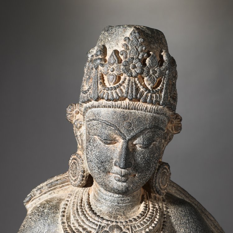 Bild 1 zu Objekt, Architectural fragment, figure of a female deity, Indien, K-14 5