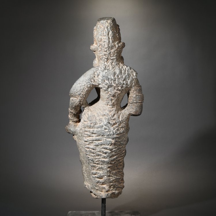 Bild 3 zu Objekt, Architectural fragment, figure of a female deity, Indien, K-14 5